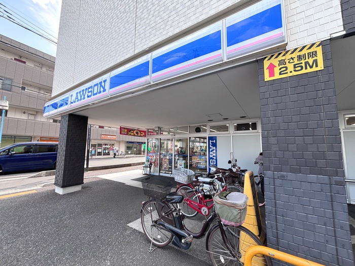 コンビニ　ローソン（コンビニ）まで400m