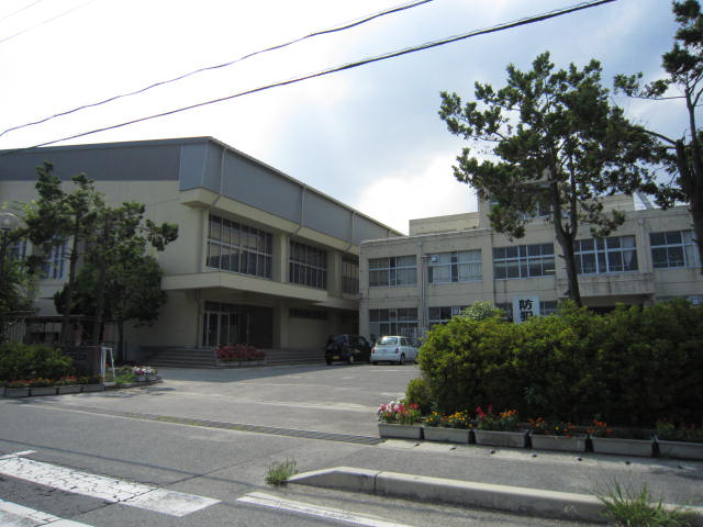 中学校　草津市立新堂中学校（中学校）まで2250m