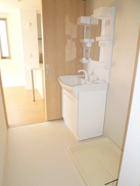洗面設備　＊同物件別号室写真です。
