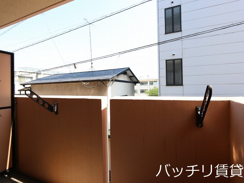 バルコニー　別号室写真の為、現況を優先致します。