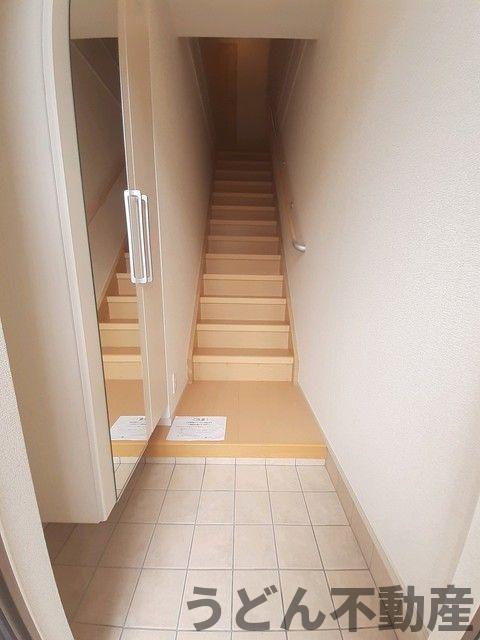 玄関　うどん県のお部屋探しはうどん不動産へ うどんちゃんとLINE