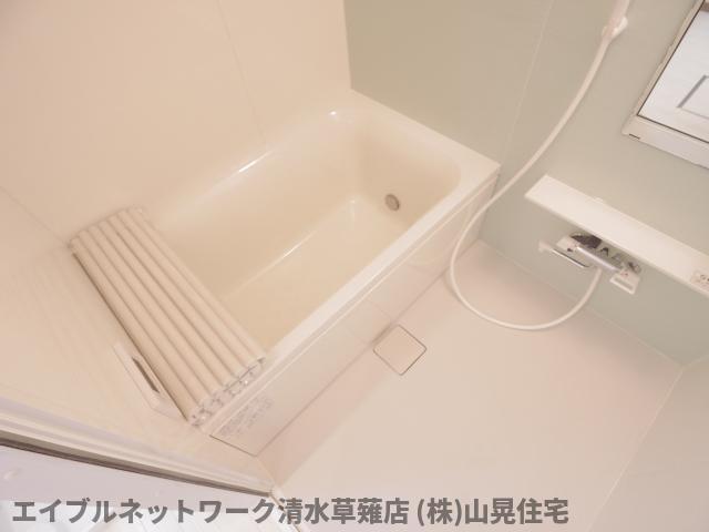 バス・シャワールーム　落ち着いた空間のお風呂です