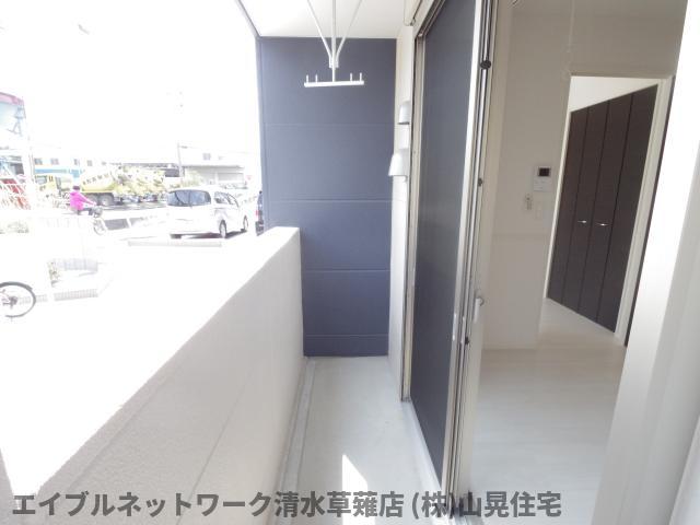 バルコニー　暖かな日差しのふりそそぐバルコニー