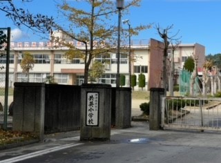 小学校　共英小学校（小学校）まで1100m