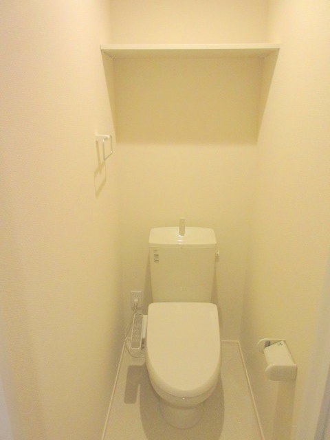 トイレ　トイレにあると嬉しい収納棚付き