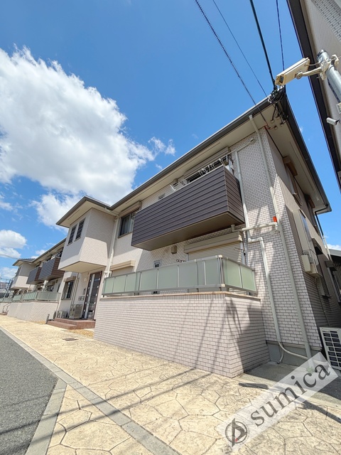 エントランス　スマートに佇むお家。毎日が楽しくなります。