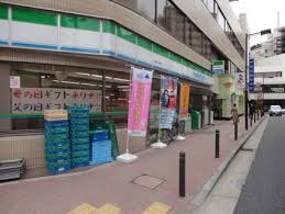 コンビニ　ファミリーマート麻布十番店（コンビニ）まで124m