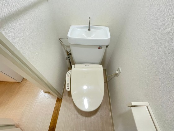 トイレ　※別の部屋の写真です