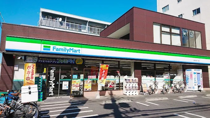 コンビニ　ファミリーマート中野弥生町二丁目店（コンビニ）まで139m