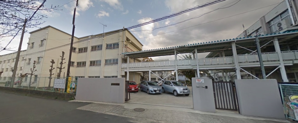 小学校　富田林市立新堂小学校（小学校）まで653m