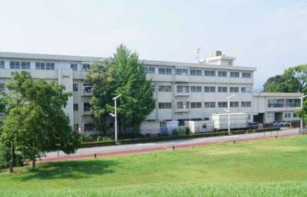 中学校　東富水小学校（中学校）まで670m