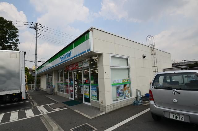 コンビニ　ファミリーマート（コンビニ）まで459m