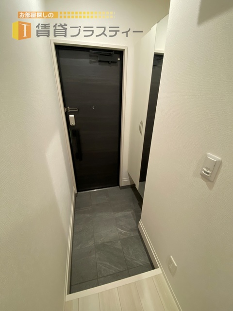 玄関　鏡付きが嬉しい玄関収納。