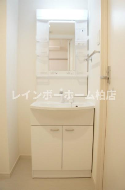 洗面設備　洗髪洗面化粧台です