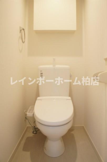 トイレ　温水洗浄便座です