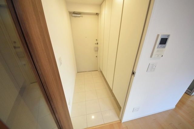 玄関　お問合せは(株)タウンハウジングレジデンス事業部　赤坂店・…