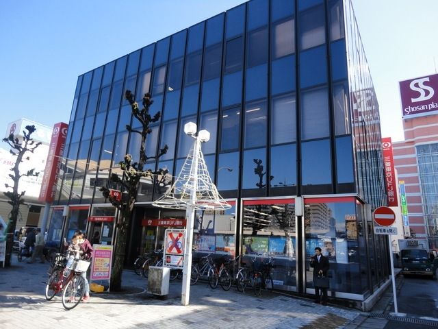 銀行　三菱東京UFJ銀行上尾支店（銀行）まで884m