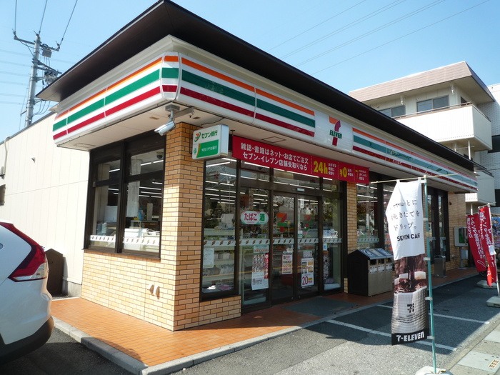 コンビニ　セブンイレブン（コンビニ）まで200m
