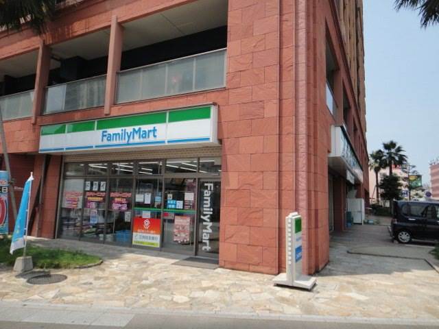 コンビニ　ファミリーマート（コンビニ）まで20m