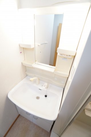 洗面設備　※同物件・反転タイプの写真です。