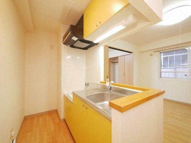 キッチン　※写真は３階同号室です。