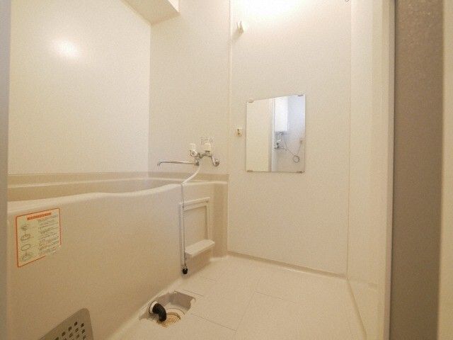 バス・シャワールーム　※写真は３階同号室です。