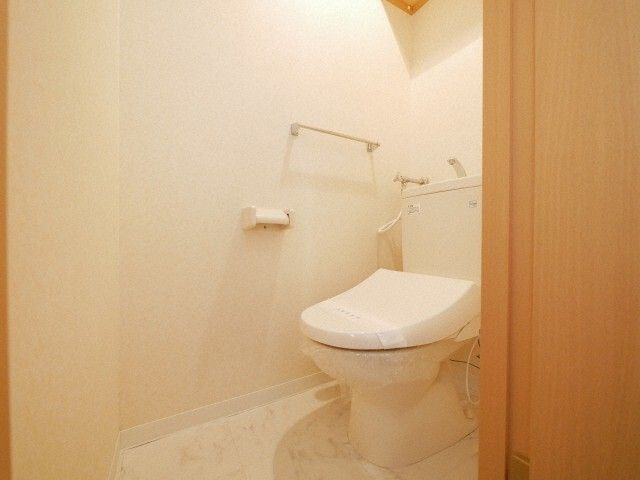 トイレ　※写真は３階同号室です。