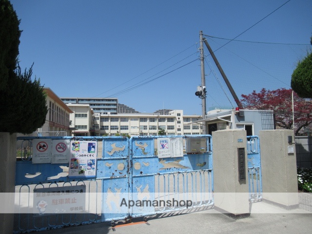 小学校　摂津市立千里丘小学校（小学校）まで401m