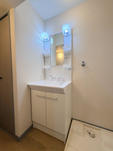 洗面設備　朝の支度に嬉しい洗髪洗面化粧台