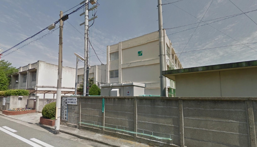 中学校　殿馬場中学校（中学校）まで525m