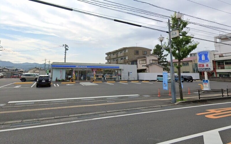 コンビニ　ローソン鹿児島谷山中央一丁目店（コンビニ）まで76m