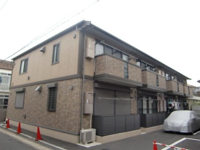 建物外観　オシャレな外観ですね。敷地内駐車場もあり。