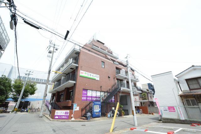 建物外観　敷地内に駐輪場があります☆