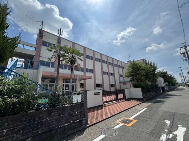 小学校　稲西小学校トワイライトスクール（小学校）まで2020m