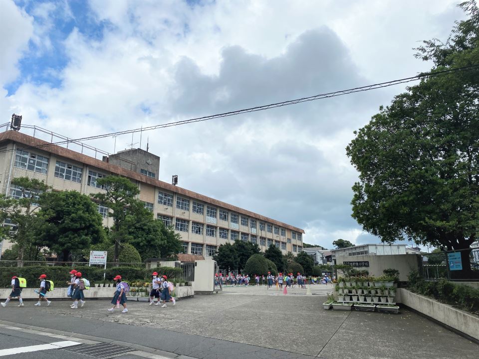 小学校　吉野東小学校（小学校）まで1700m