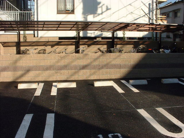 駐車場　★敷地内駐車場（屋根無し）★