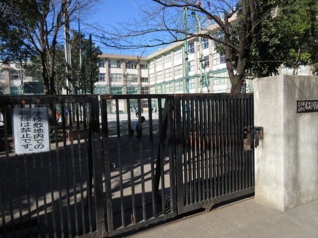 小学校　荒川区立尾久小学校（小学校）まで495m