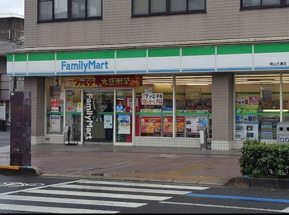 コンビニ　ファミリーマート（コンビニ）まで223m