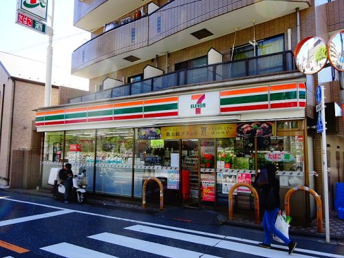 コンビニ　セブンイレブン 都立大学駅南店（コンビニ）まで7m