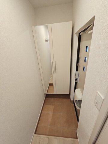 玄関　収納もある玄関です