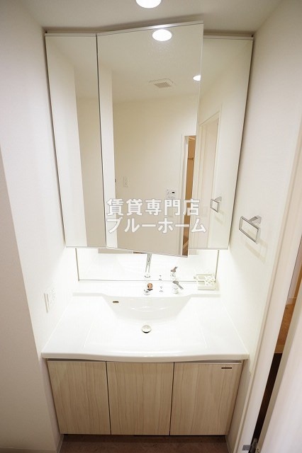 洗面設備　三面鏡のシャンプードレッサー！