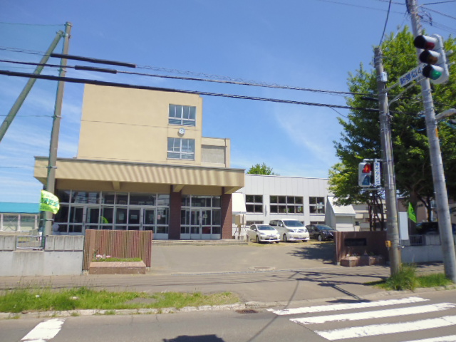 中学校　札幌市立光陽中学校（中学校）まで896m
