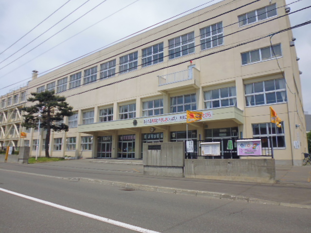 小学校　札幌市立光陽小学校（小学校）まで997m
