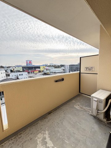 バルコニー　外からの目が気にならないバルコニーで洗濯物が干せます