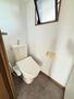 トイレ　落ち着いた色調のトイレです