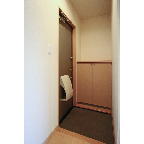 玄関　１階のお部屋です