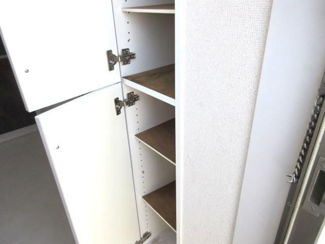 玄関　下駄箱