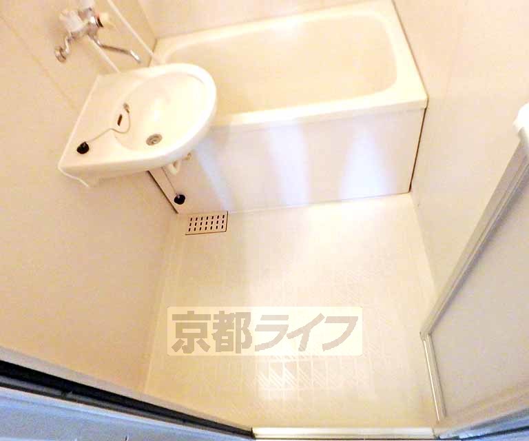 バス・シャワールーム　ゆったりできるバスルームです