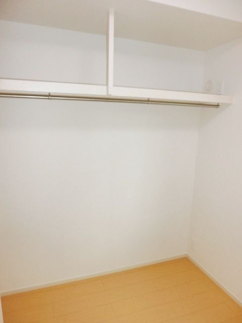 収納　洋服を掛けることが出来るオープンクローゼット