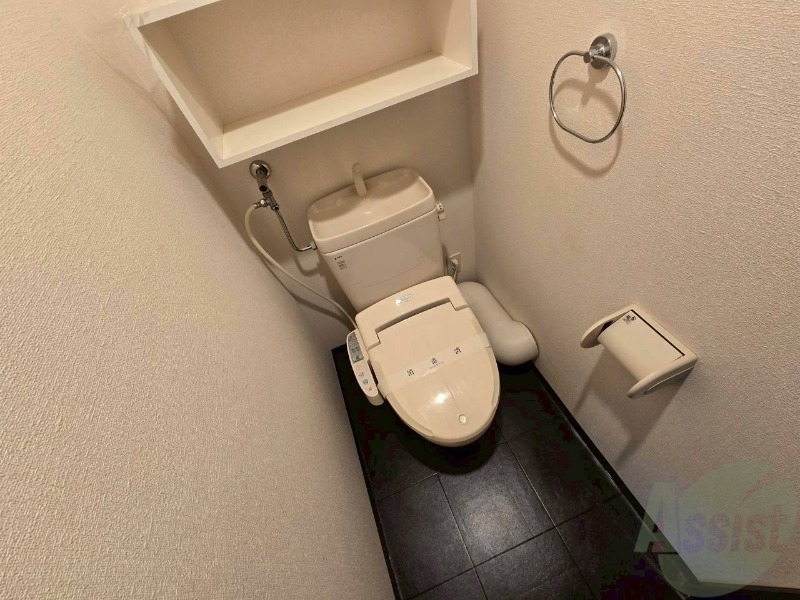 トイレ　こちらはトイレです。清潔感があり、安心して使用できます。